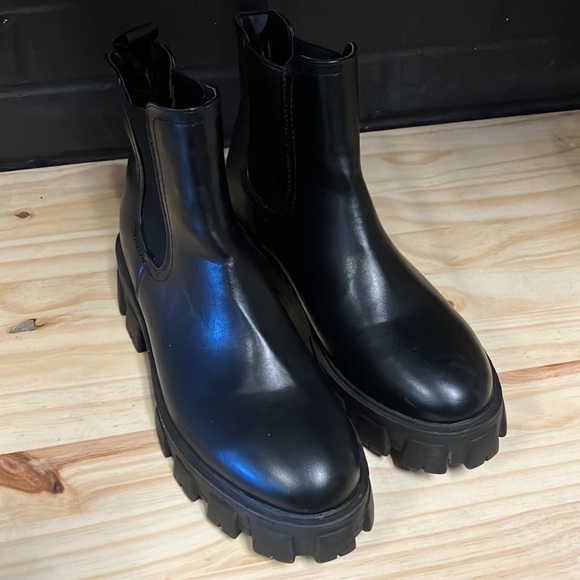 Chelsea Boot - Picture 6 of 6